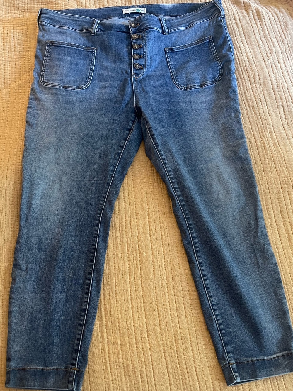 Pilcro Women’s Ankle Jeans in Medium Blue Denim